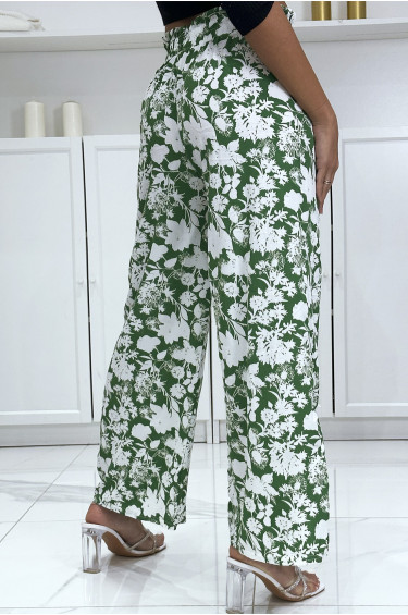Pantalon palazzo vert et blanc motif fleuris tendance et chic 