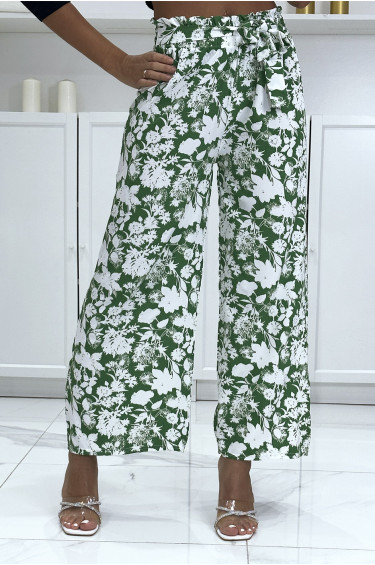 Pantalon palazzo vert et blanc motif fleuris tendance et chic 