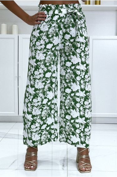 Pantalon palazzo vert et blanc motif fleuris tendance et chic 