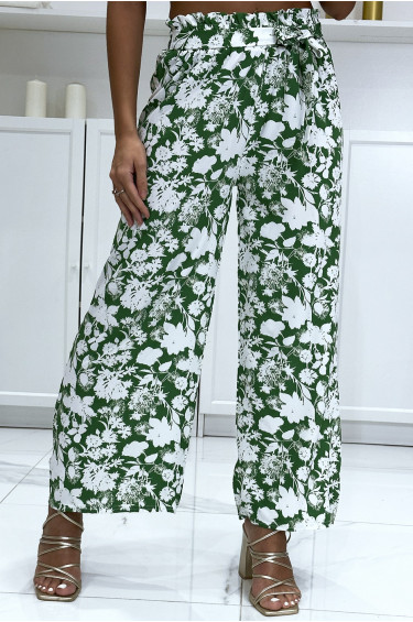 Pantalon palazzo vert et blanc motif fleuris tendance et chic 
