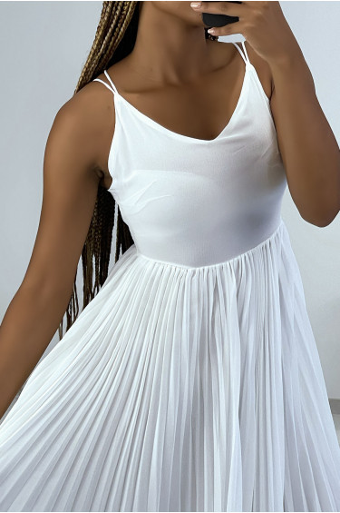 Robe blanche avec jupe plissée style accordéon - 2