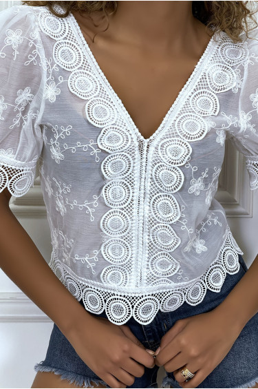 Blouse blanche ajourée en  col V - 7